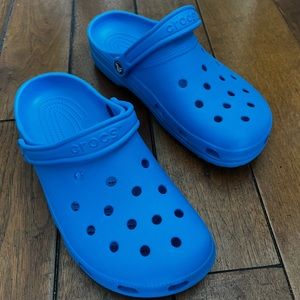 Crocs - Size 10M 12W